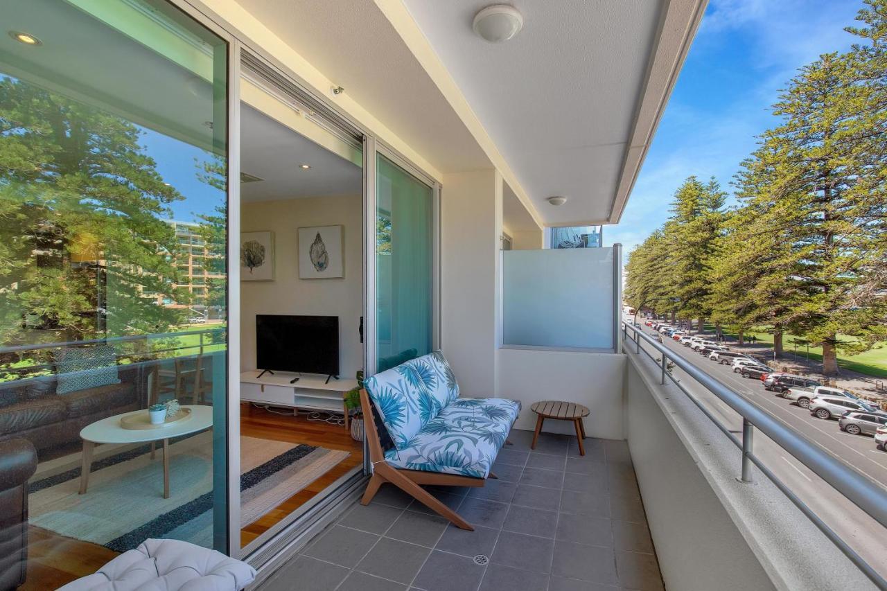 Sea And Park Deluxe Glenelg Apartment Exterior photo