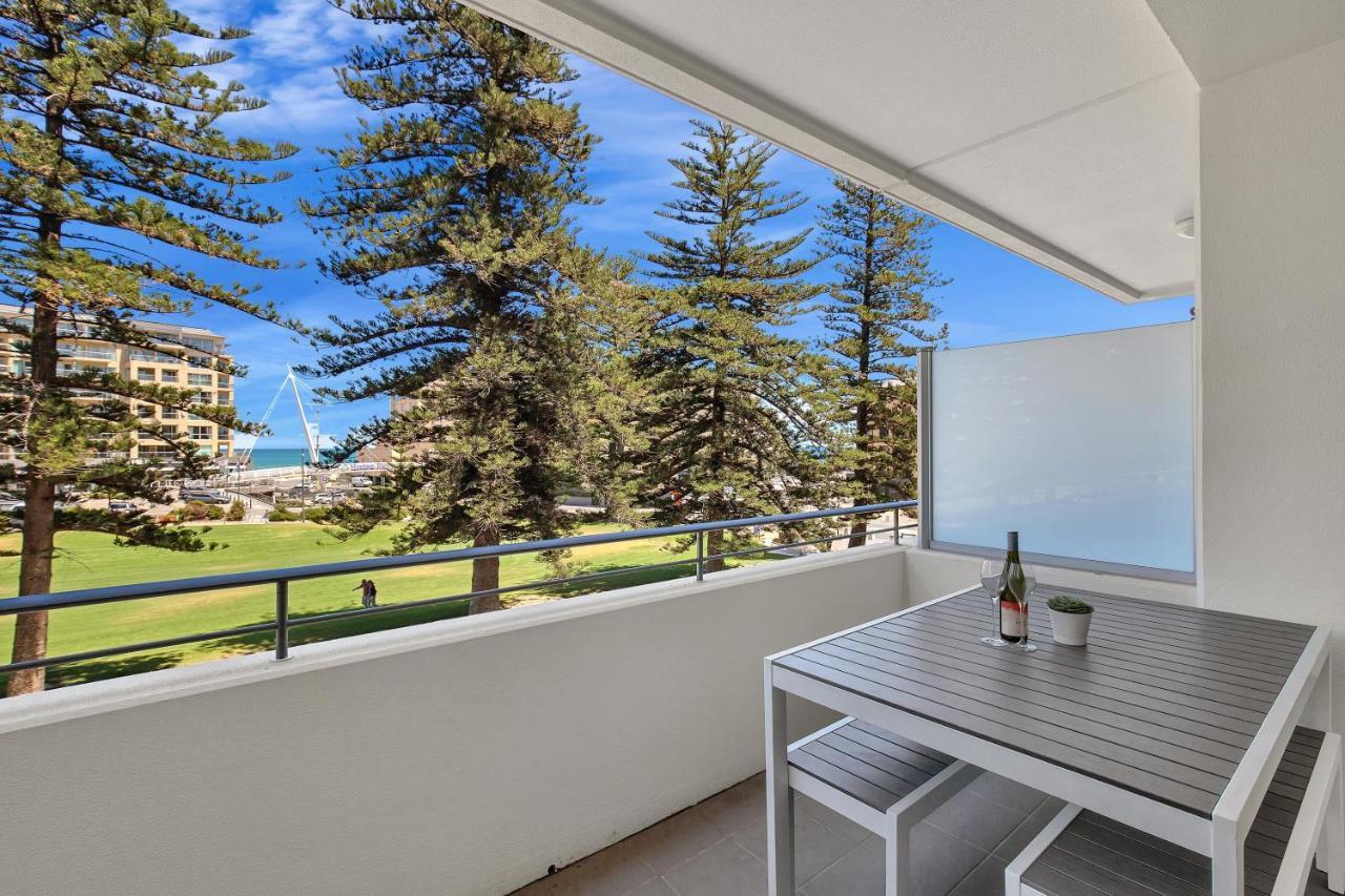 Sea And Park Deluxe Glenelg Apartment Exterior photo